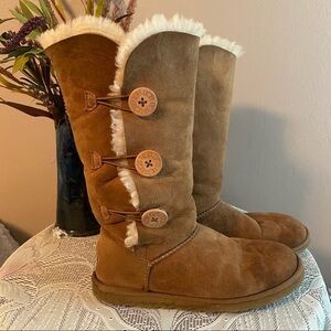 UGG Boots Women’s Size 9 Chestnut Brown Bailey Button Triplet Mid Calf boot